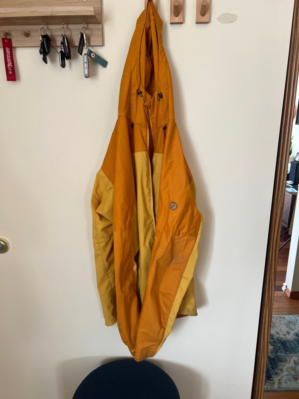 Fjällräven Lightweight Hooded Shell Jacket - Two-Tone Mustard/Golden Yellow